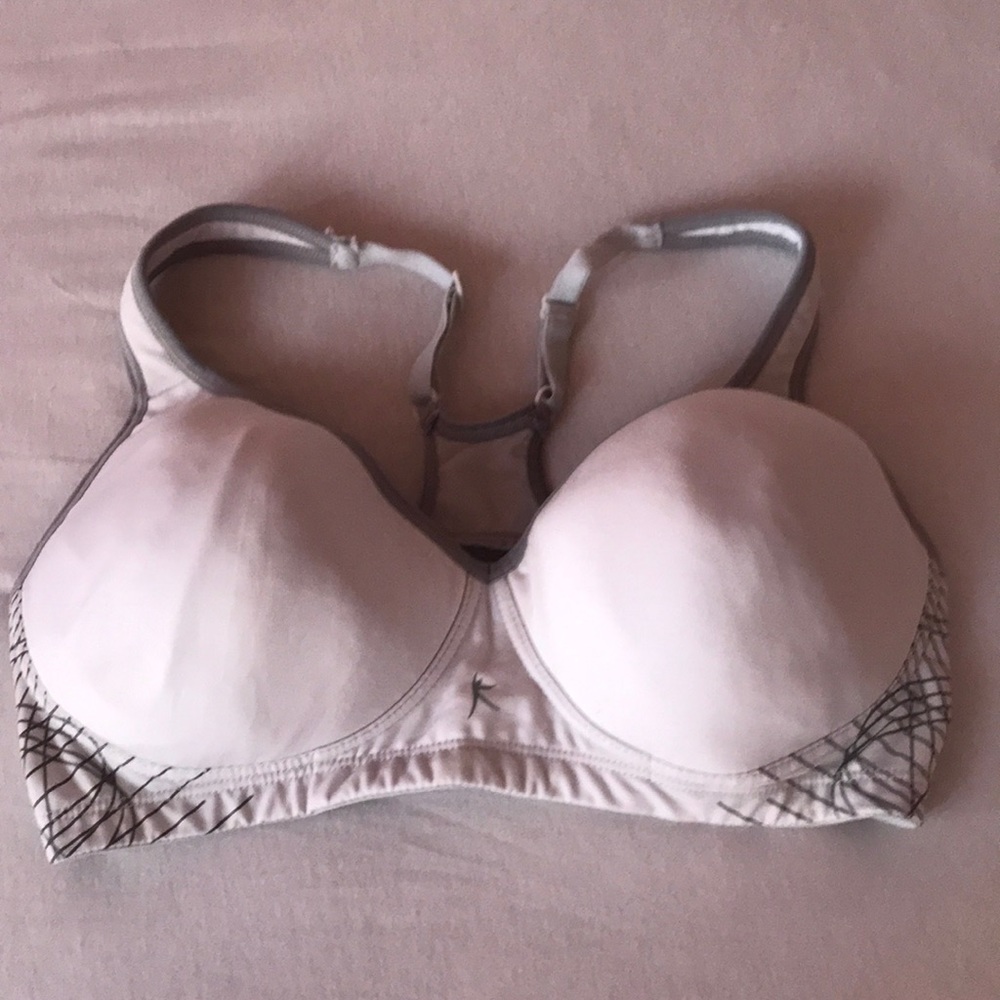 Criss cross sportsbra